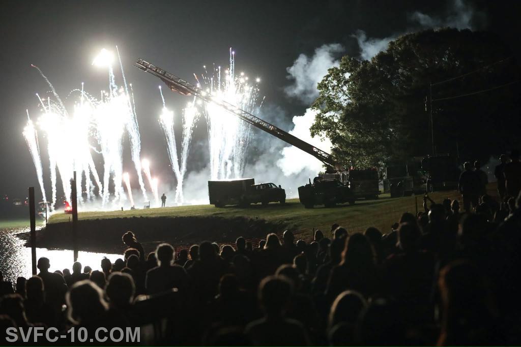 Saunders Fire Works at Parkway